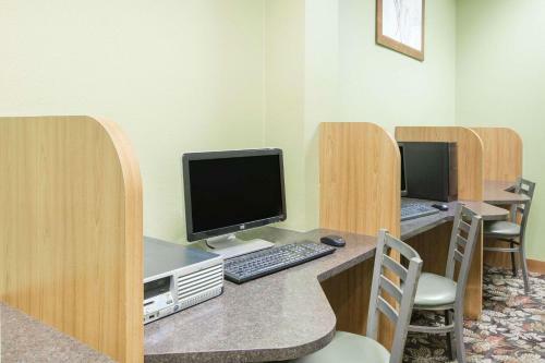 Hotel Ramada By Wyndham Des Moines Tropics Resort & Conference Ctr