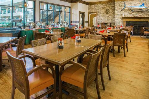 Hotel Ramada By Wyndham Des Moines Tropics Resort & Conference Ctr