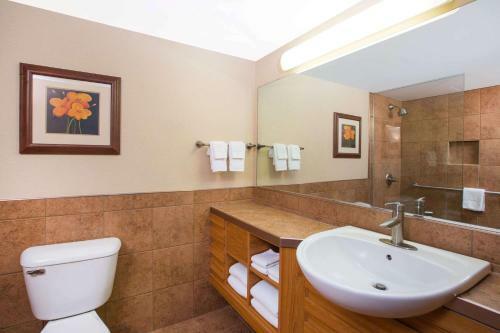 Hotel Ramada By Wyndham Des Moines Tropics Resort & Conference Ctr