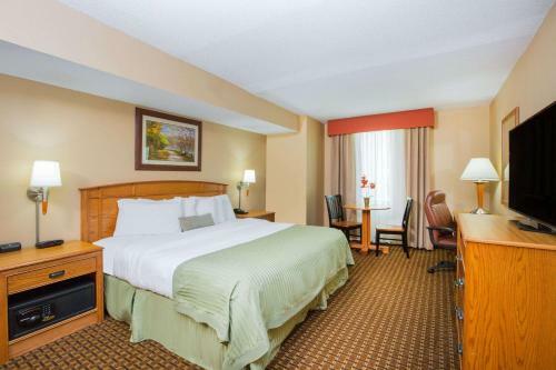 Hotel Ramada By Wyndham Des Moines Tropics Resort & Conference Ctr