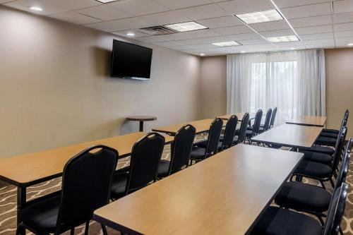 Hotel Comfort Suites Speedway - Kansas City