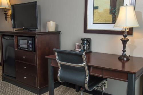 Hotel Lamplighter Inn & Suites Pittsburg