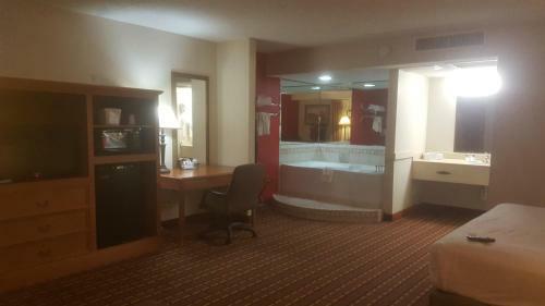 Salina Ambassador Hotel & Conference Center