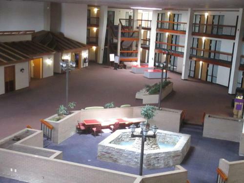 Salina Ambassador Hotel & Conference Center