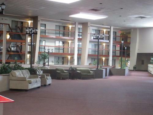 Salina Ambassador Hotel & Conference Center