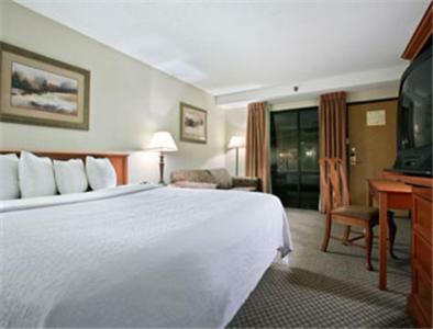 Salina Ambassador Hotel & Conference Center