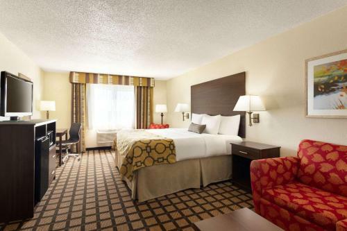 Hotel Baymont By Wyndham Salina