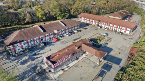 Hotel Red Carpet Inn - Louisville