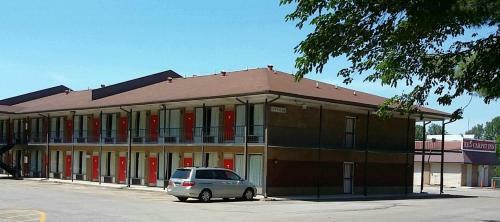 Hotel Red Carpet Inn - Louisville