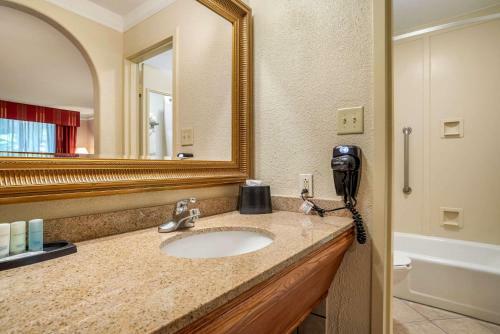Hotel Clarion Inn Conference Center Gonzales