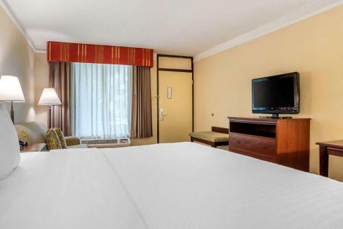 Hotel Clarion Inn Conference Center Gonzales