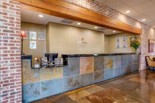 Hotel Clarion Inn Conference Center Gonzales