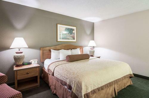 Hotel Rodeway Inn & Suites And Conference Center