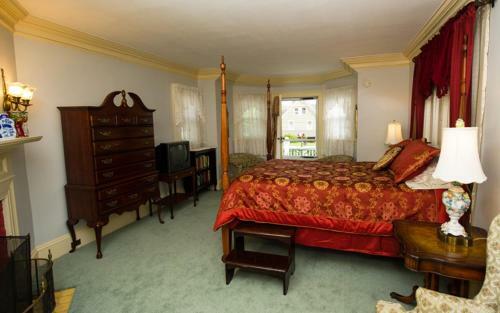 Posada Thornhedge Inn