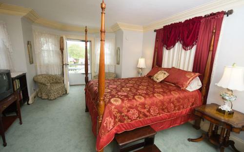 Posada Thornhedge Inn
