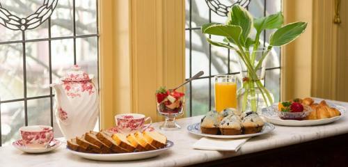 Posada Thornhedge Inn