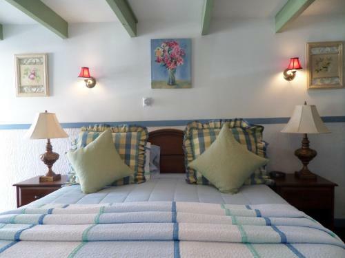 Claddagh Motel & Suites