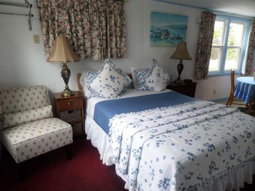 Claddagh Motel & Suites