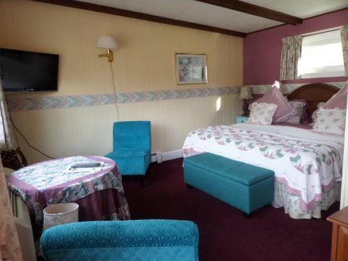 Claddagh Motel & Suites