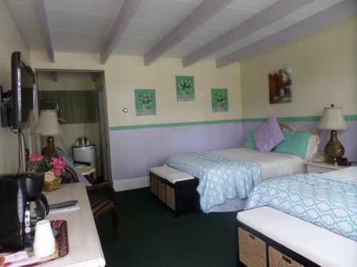 Claddagh Motel & Suites
