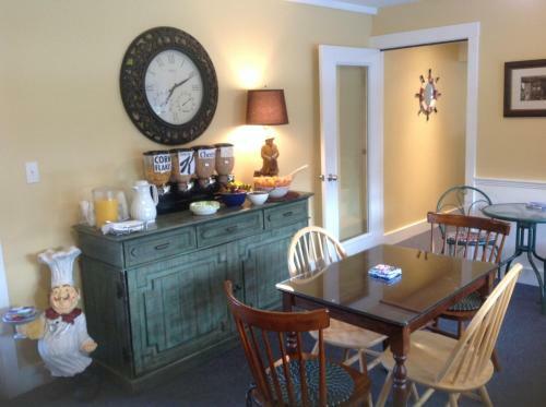 Schooner Bay Motor Inn