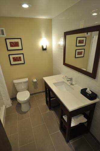 Merit Hotel & Suites
