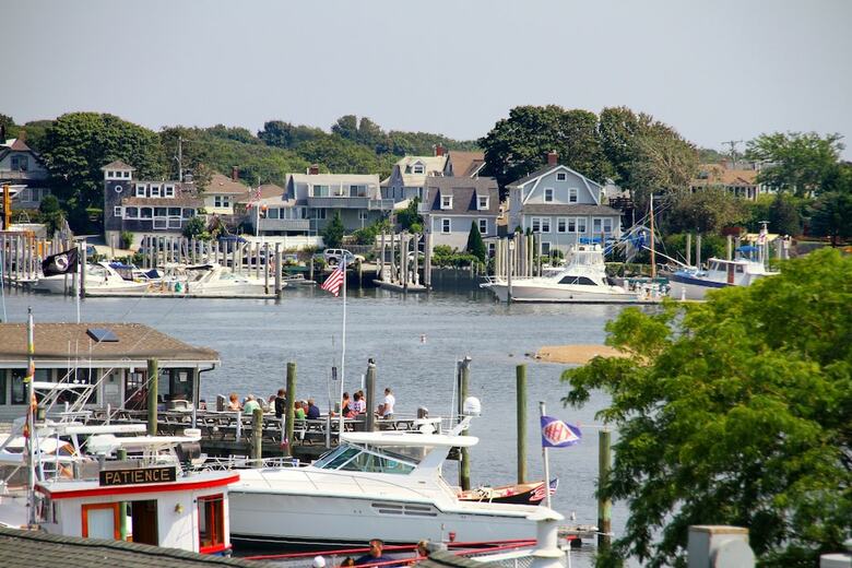 Hyannis Holiday Motel
