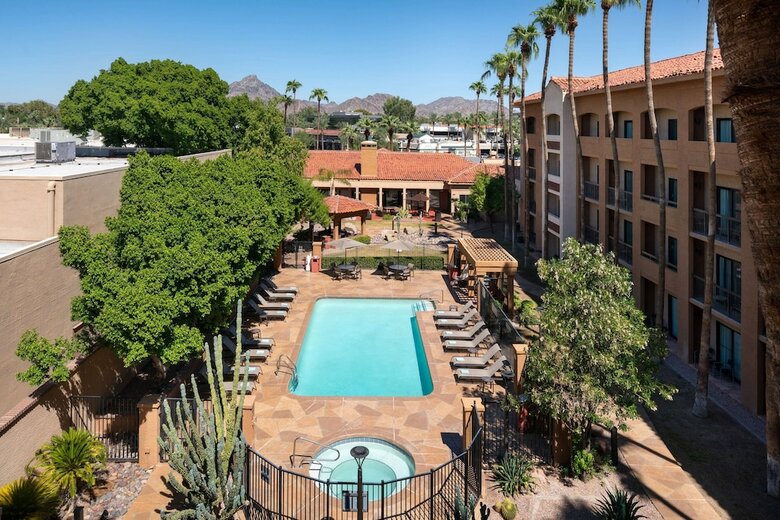 Hotel Courtyard By Marriott Phoenix Camelback