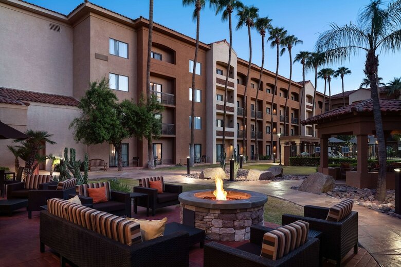 Hotel Courtyard By Marriott Phoenix Camelback