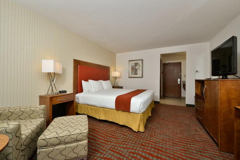 Holiday Inn Express Boston/milford Hotel