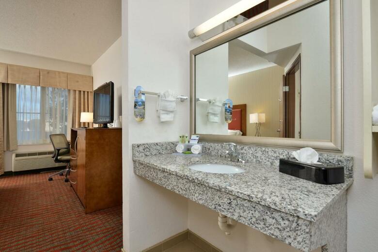 Holiday Inn Express Boston/milford Hotel