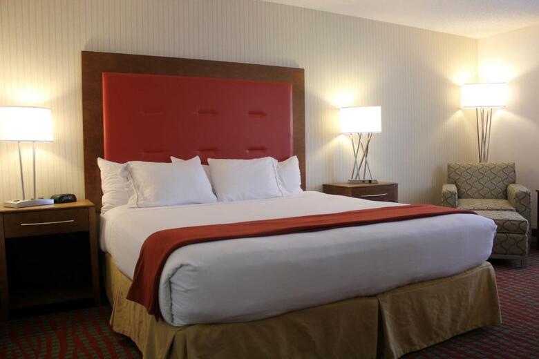 Holiday Inn Express Boston/milford Hotel