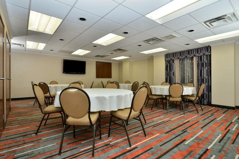 Holiday Inn Express Boston/milford Hotel