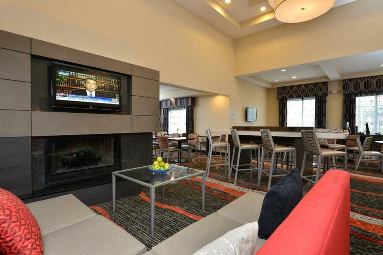 Holiday Inn Express Boston/milford Hotel