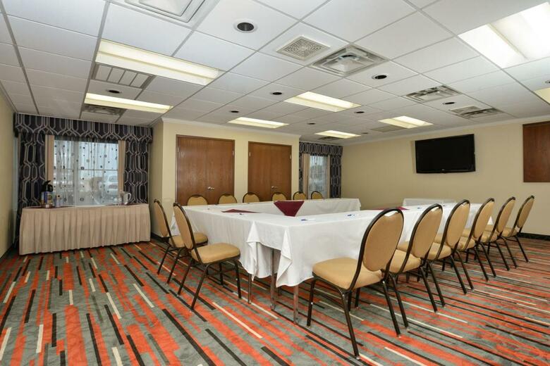 Holiday Inn Express Boston/milford Hotel