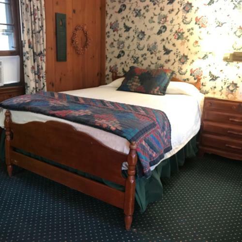Posada 1896 House Country Inn - Brookside & Pondside