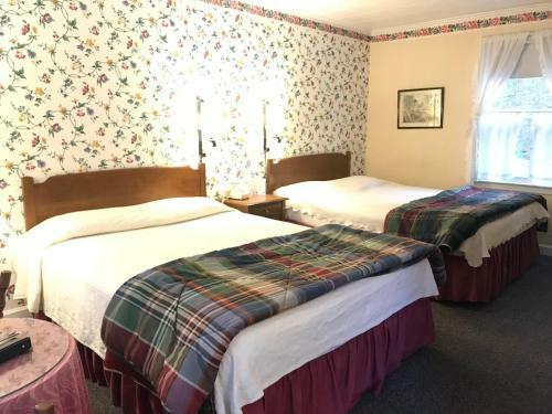 Posada 1896 House Country Inn - Brookside & Pondside