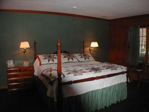 Posada 1896 House Country Inn - Brookside & Pondside