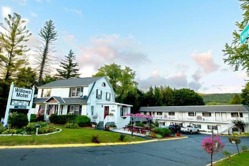 Willows Motel