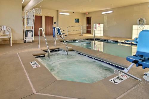 Cobblestone Hotel & Suites - Beulah