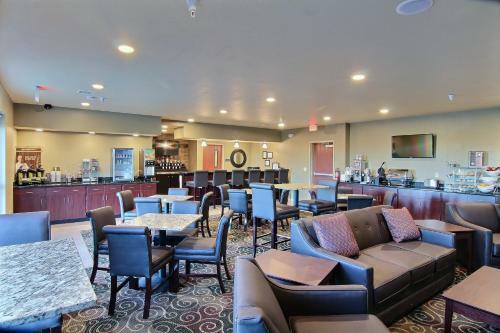 Cobblestone Hotel & Suites - Beulah