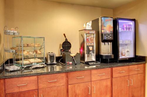Cobblestone Hotel & Suites - Beulah