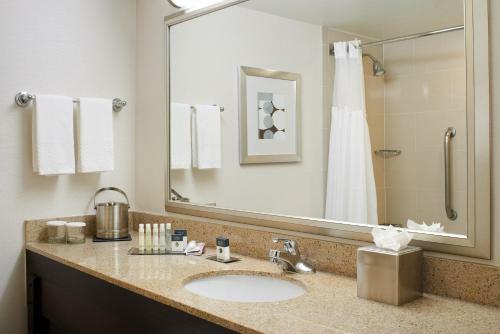 Hotel Doubletree By Hilton Dearborn