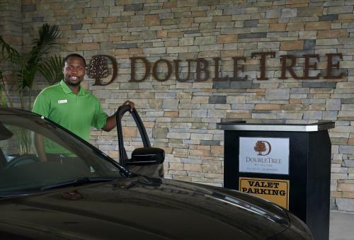 Hotel Doubletree By Hilton Dearborn