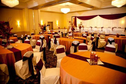 Crowne Plaza Hotel Grand Rapids - Airport