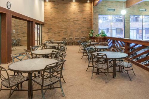 Crowne Plaza Hotel Grand Rapids - Airport