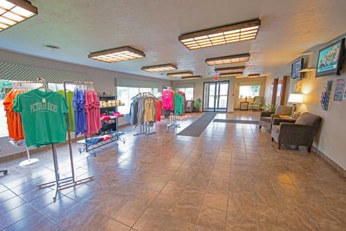 Boarders Inn & Suites By Cobblestone Hotels - Munising