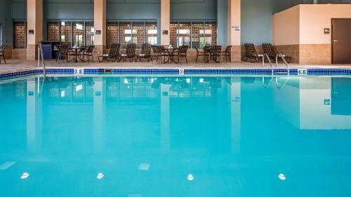 Hotel Baymont Inn And Suites Warren