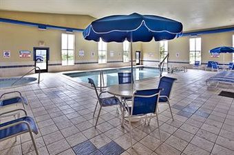 Holiday Inn Express Hotel & Suites Woodhaven