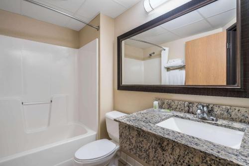 Hotel Americinn By Wyndham Little Falls